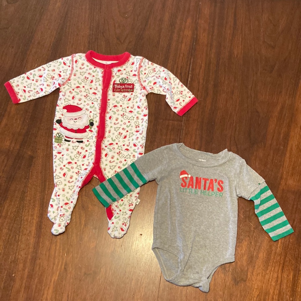 Set of (2) Baby Christmas Outfits Carter’s onesie 9M First Moments Footsie 3M